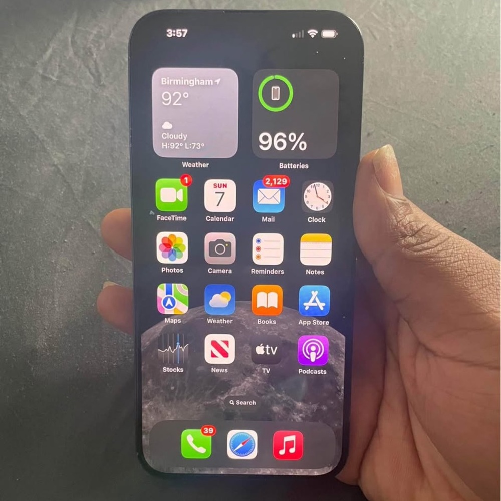 Apple iPhone in Black with Touchscreen Display